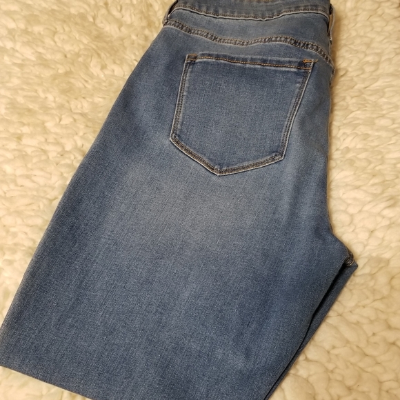 Old Navy Kicker Boot-Cut Jeans. Size 14Short - Picture 4 of 5